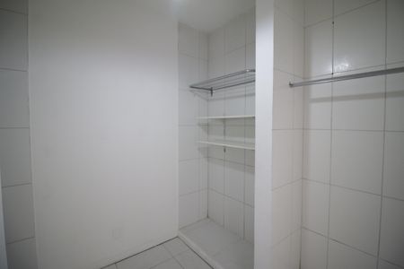 Closet da suíte 1 de casa de condomínio para alugar com 1 quarto, 60m² em Curicica, Rio de Janeiro