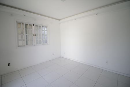 Sala de casa de condomínio para alugar com 1 quarto, 60m² em Curicica, Rio de Janeiro