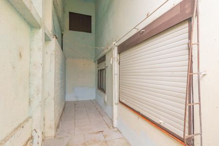 Casa à venda com 250m², 6 quartos e 4 vagasÁrea externa/Lateral/fundos
