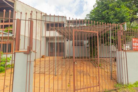 Casa à venda com 250m², 6 quartos e 4 vagasFachada