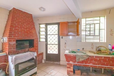 Casa à venda com 250m², 6 quartos e 4 vagasVaranda gourmet
