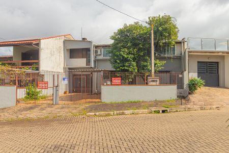 Casa à venda com 250m², 6 quartos e 4 vagasFachada