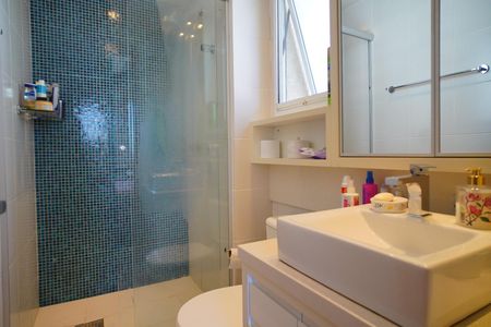 Apartamento à venda com 75m², 2 quartos e 2 vagasBanheiro suíte 