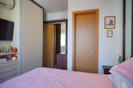 Apartamento à venda com 75m², 2 quartos e 2 vagasQuarto suíte 