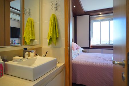 Apartamento à venda com 75m², 2 quartos e 2 vagasBanheiro suíte 