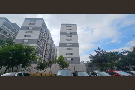Apartamento à venda com 42m², 2 quartos e sem vagaPlaca instalada na janela do imóvel (4º andar com visão para a rua) - Código da placa: VAIO-745