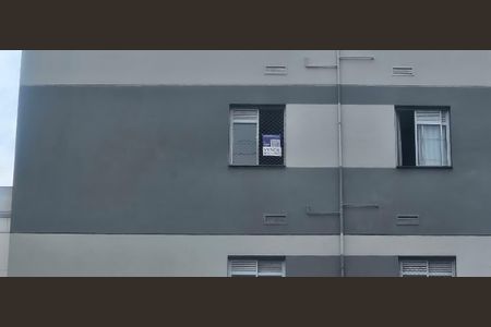 Apartamento à venda com 42m², 2 quartos e sem vagaPlaca instalada na janela do imóvel (4º andar com visão para a rua) - Código da placa: VAIO-745