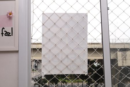 Apartamento à venda com 42m², 2 quartos e sem vagaPlaca instalada na janela do imóvel (4º andar com visão para a rua) - Código da placa: VAIO-745