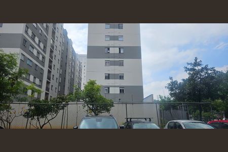 Apartamento à venda com 42m², 2 quartos e sem vagaPlaca instalada na janela do imóvel (4º andar com visão para a rua) - Código da placa: VAIO-745