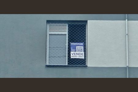 Apartamento à venda com 42m², 2 quartos e sem vagaPlaca instalada na janela do imóvel (4º andar com visão para a rua) - Código da placa: VAIO-745