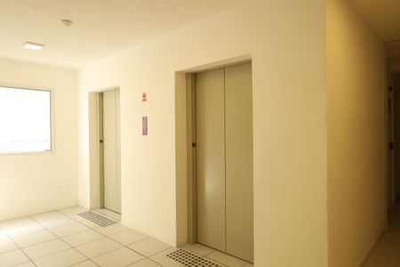 Apartamento à venda com 42m², 2 quartos e sem vagaÁrea comum - Saguão do andar