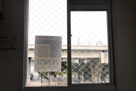 Apartamento à venda com 42m², 2 quartos e sem vagaPlaca instalada na janela do imóvel (4º andar com visão para a rua) - Código da placa: VAIO-745