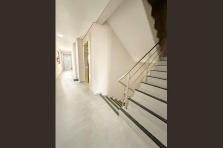 Apartamento para alugar com 64m², 2 quartos e sem vagaEscada