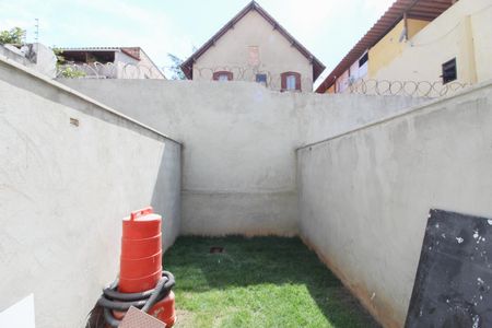 Quintal de casa à venda com 2 quartos, 78m² em Copacabana, Belo Horizonte