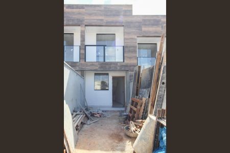Fachada de casa à venda com 2 quartos, 78m² em Copacabana, Belo Horizonte