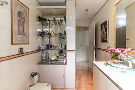 Apartamento à venda com 268m², 3 quartos e 1 vagaBanheiro da Suíte