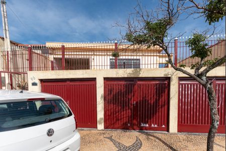 Casa para alugar com 327m², 3 quartos e 3 vagasFachada