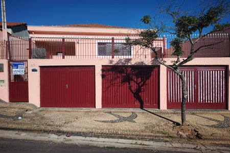 Casa para alugar com 327m², 3 quartos e 3 vagas Casa para alugar com 327m², 3 quartos e 3 vagasFachada
