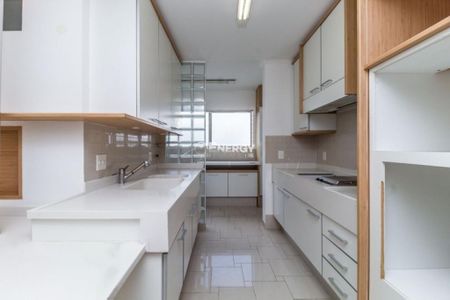 Apartamento à venda com 376m², 4 quartos e 4 vagas