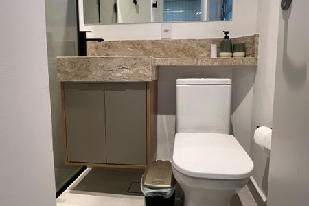 Banheiro de kitnet/studio para alugar com 1 quarto, 30m² em José Menino, Santos