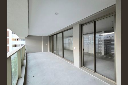 Apartamento para alugar com 149m², 3 quartos e 2 vagas Apartamento para alugar com 149m², 3 quartos e 2 vagasVaranda