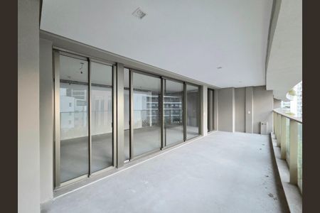 Apartamento para alugar com 149m², 3 quartos e 2 vagas Apartamento para alugar com 149m², 3 quartos e 2 vagasVaranda