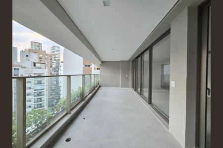 Apartamento para alugar com 149m², 3 quartos e 2 vagas Apartamento para alugar com 149m², 3 quartos e 2 vagasVaranda