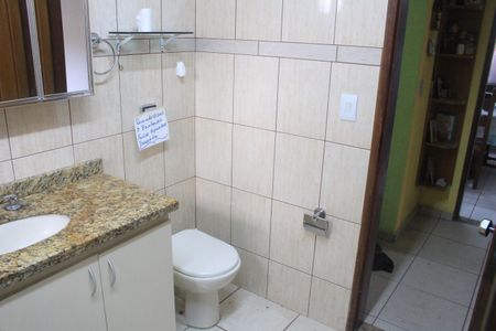 Casa à venda com 600m², 4 quartos e 2 vagasBanheiro 1