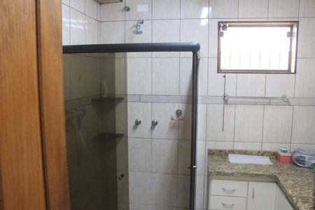 Casa à venda com 600m², 4 quartos e 2 vagasBanheiro 1