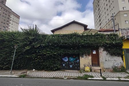 Casa à venda com 600m², 4 quartos e 2 vagas Casa à venda com 600m², 4 quartos e 2 vagasFachada