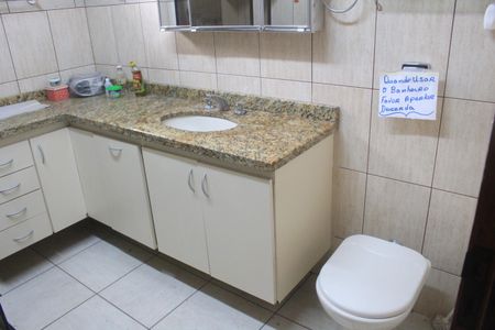 Casa à venda com 600m², 4 quartos e 2 vagasBanheiro 1