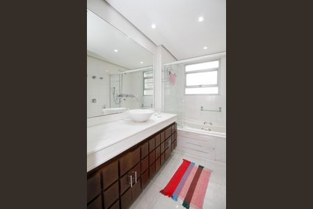 Apartamento à venda com 83m², 2 quartos e 1 vaga Apartamento à venda com 83m², 2 quartos e 1 vagaBanheiro da Suíte