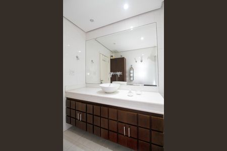 Apartamento à venda com 83m², 2 quartos e 1 vaga Apartamento à venda com 83m², 2 quartos e 1 vagaBanheiro da Suíte