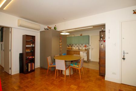 Apartamento à venda com 83m², 2 quartos e 1 vaga Apartamento à venda com 83m², 2 quartos e 1 vagaSala de Estar e Jantar
