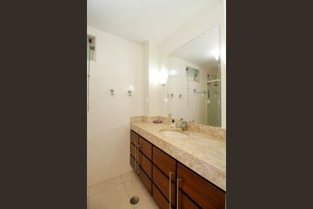 Apartamento à venda com 83m², 2 quartos e 1 vaga Apartamento à venda com 83m², 2 quartos e 1 vagaBanheiro Social