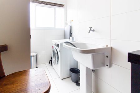 Apartamento para alugar com 65m², 2 quartos e 1 vagaÁrea de Serviço
