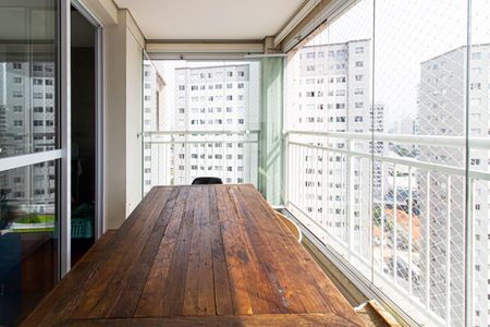 Apartamento para alugar com 65m², 2 quartos e 1 vagaVaranda