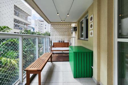 Apartamento à venda com 72m², 2 quartos e 1 vagaVaranda 
