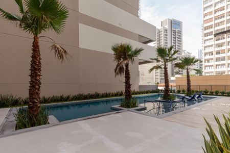 Studio à venda com 24m², 1 quarto e sem vaga Studio à venda com 24m², 1 quarto e sem vagaÁrea comum - Piscina