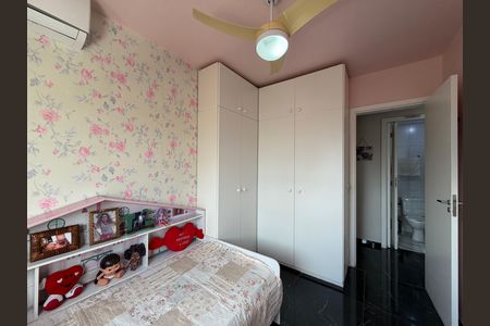 Quarto 1 de apartamento para alugar com 2 quartos, 52m² em Taquara, Rio de Janeiro