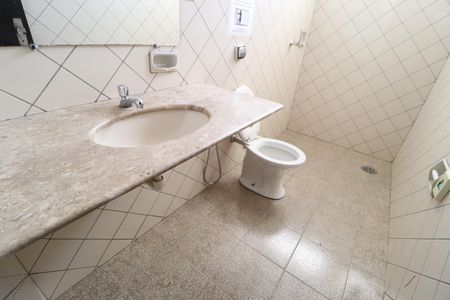 Apartamento para alugar com 110m², 3 quartos e 4 vagasBanheiro Social