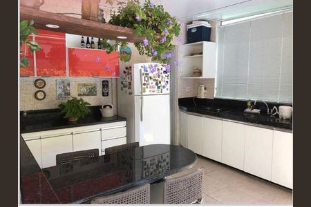 Apartamento para alugar com 230m², 4 quartos e 4 vagas