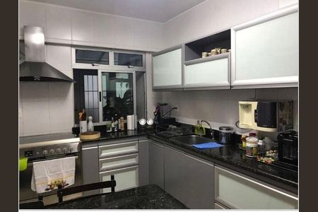Apartamento para alugar com 230m², 4 quartos e 4 vagas