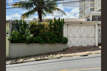 Fachada de casa à venda com 3 quartos, 350m² em Vila Galvão, Guarulhos