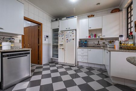 Cozinha de casa à venda com 5 quartos, 590m² em Vila Madalena, São Paulo
