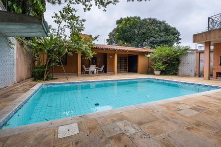 Quintal de casa à venda com 5 quartos, 590m² em Vila Madalena, São Paulo