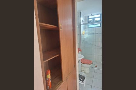 Banheiro de apartamento para alugar com 2 quartos, 55m² em Conjunto Promorar Raposo Tavares, São Paulo