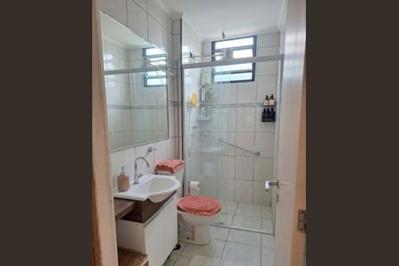 Banheiro de apartamento para alugar com 2 quartos, 55m² em Conjunto Promorar Raposo Tavares, São Paulo