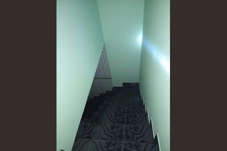 Casa à venda com 160m², 3 quartos e 5 vagasEscada