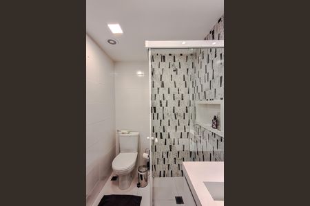 Apartamento à venda com 84m², 2 quartos e 2 vagas Apartamento à venda com 84m², 2 quartos e 2 vagasBanheiro da Suíte 1